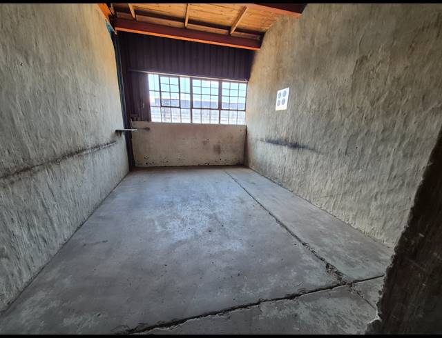 2,110M² WAREHOUSE FOR SALE IN HERIOTDALE